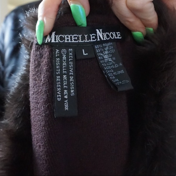 Vintage Knitted Sleeveless Brown Sweater with Fur Collar - Picture 4 of 4